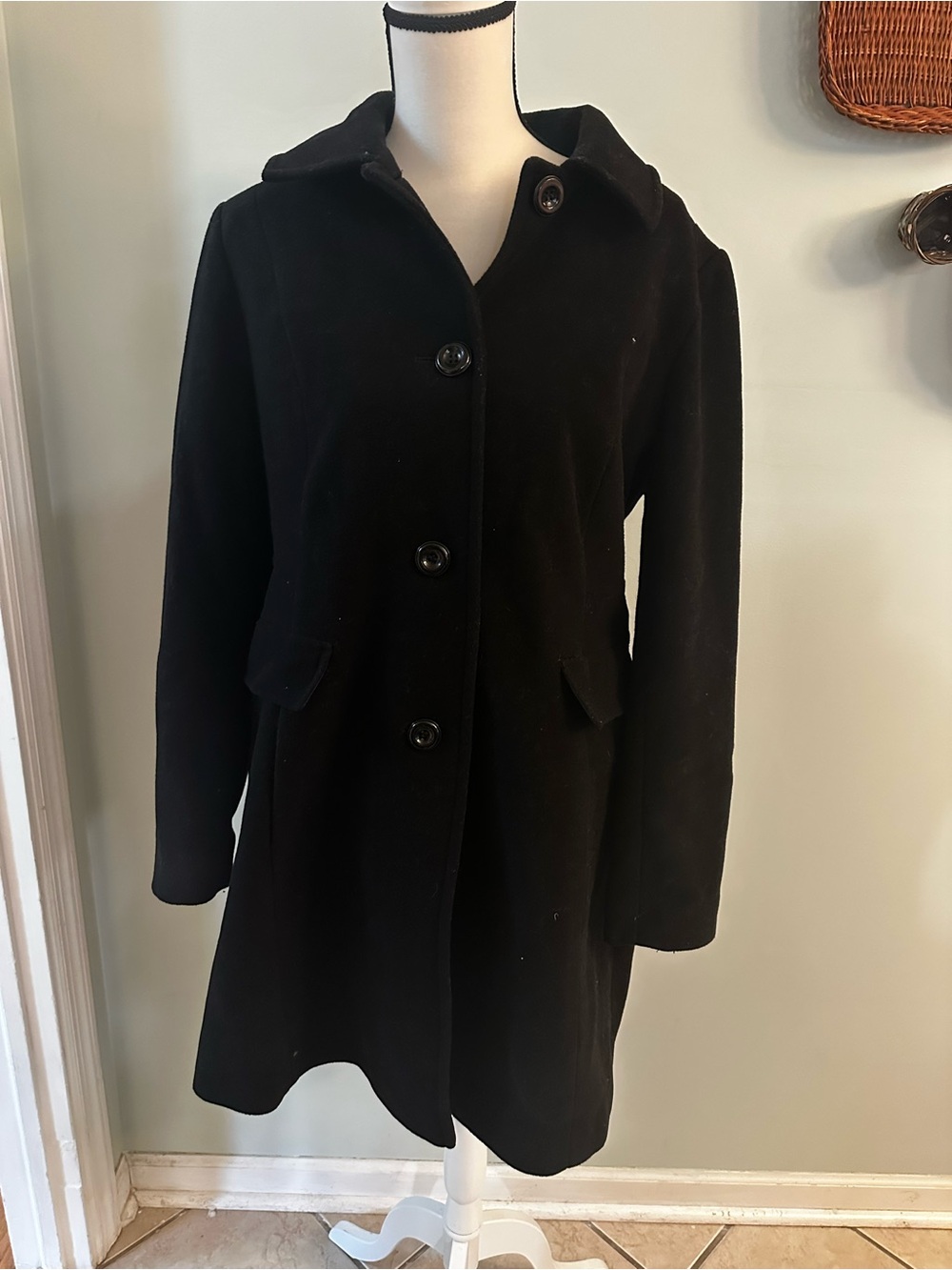 Larry Levine Women’s Black Button-Front Wool Coat